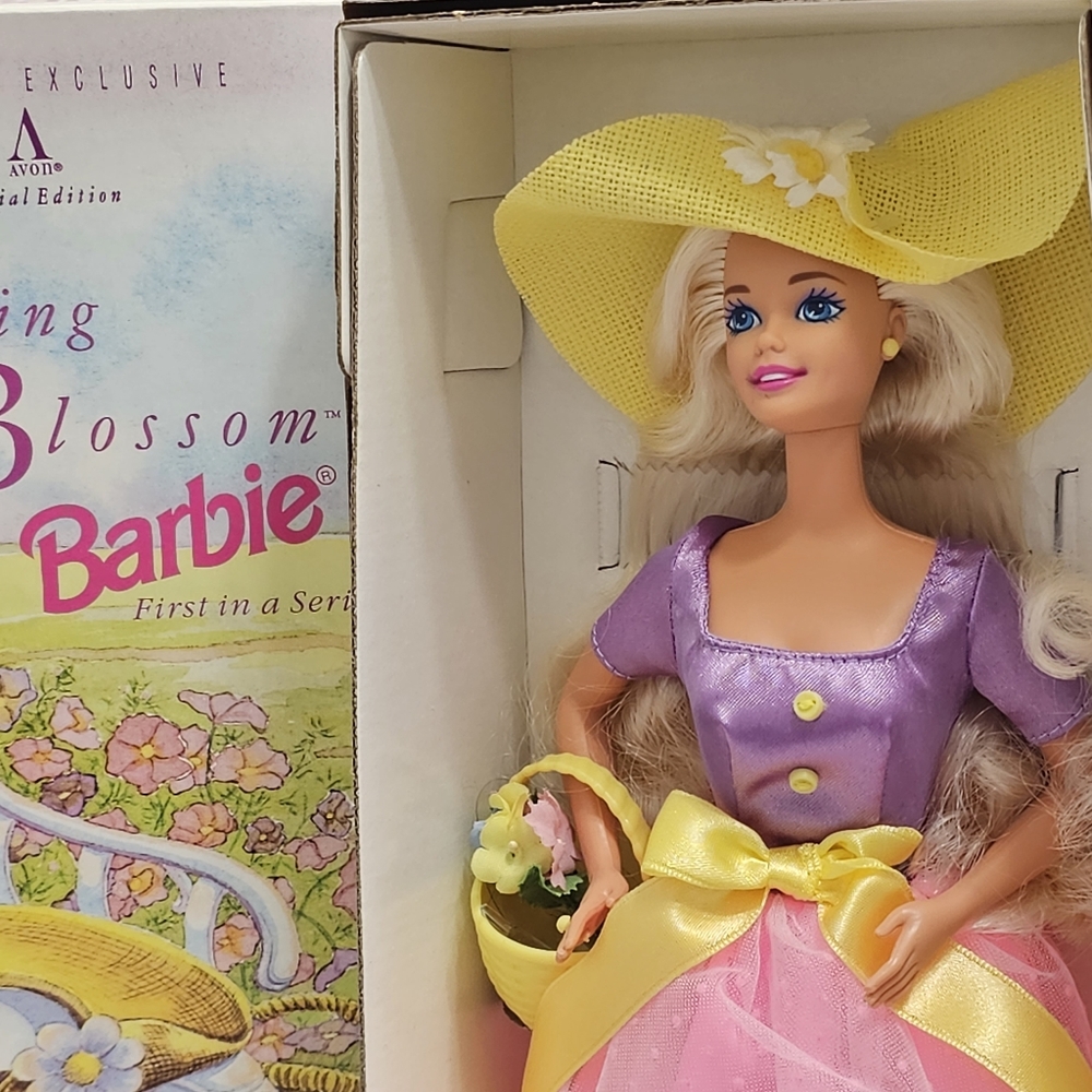 NIB 1995 Avon Exclusive Spring Blossom Barbie Vintage Mattel